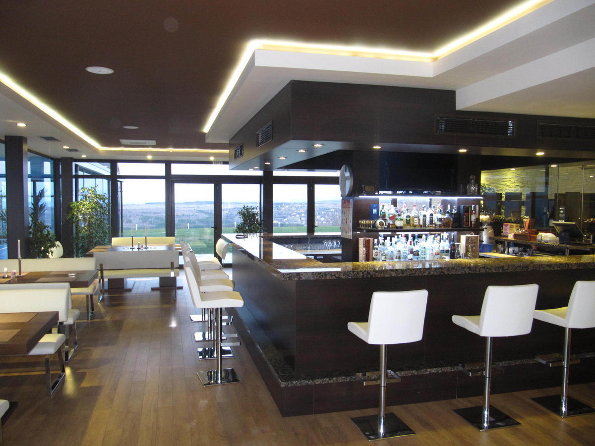 Hotel Villa Ekaterina Vakarel Bagian luar foto