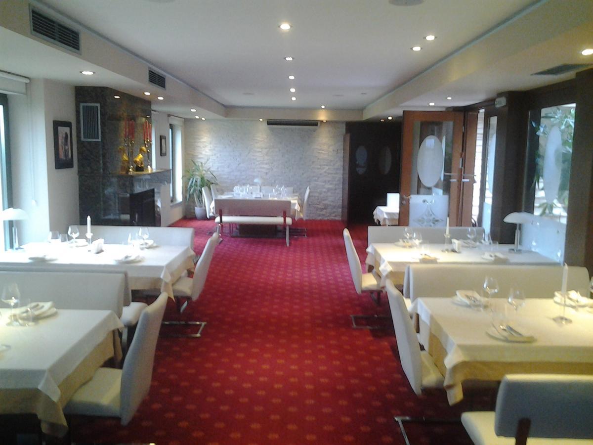 Hotel Villa Ekaterina Vakarel Bagian luar foto