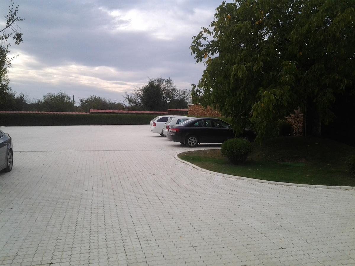 Hotel Villa Ekaterina Vakarel Bagian luar foto