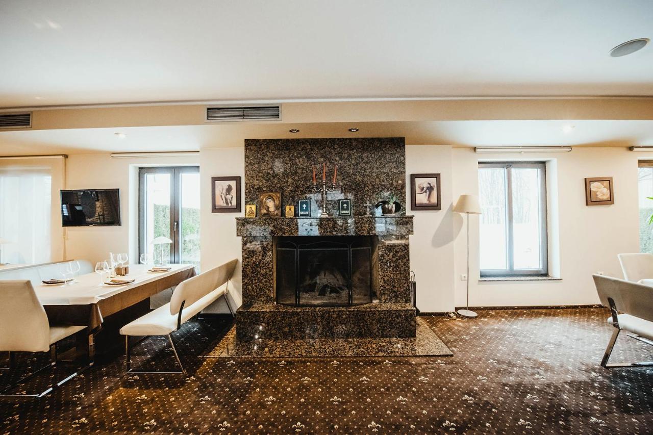 Hotel Villa Ekaterina Vakarel Bagian luar foto