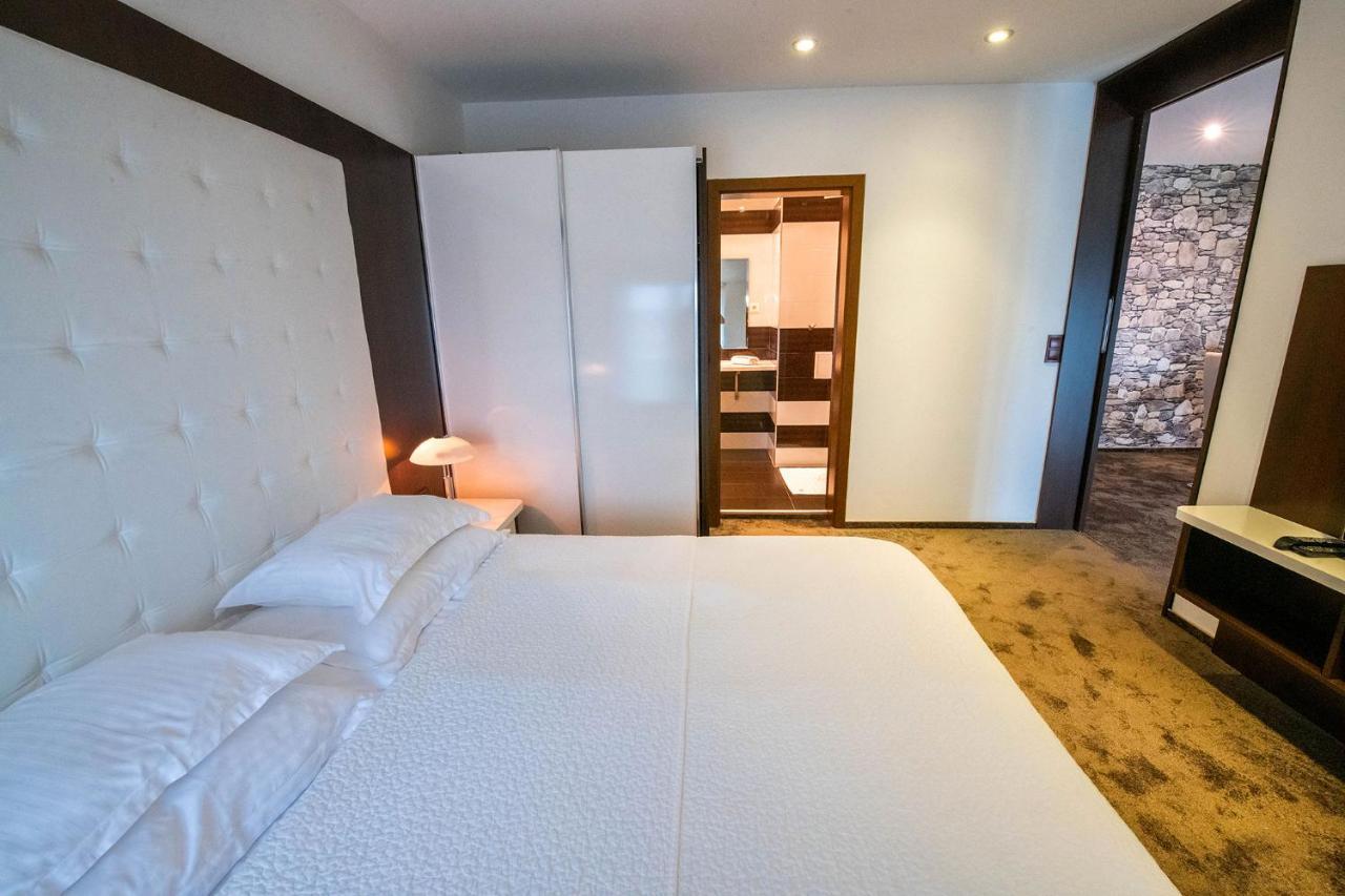 Hotel Villa Ekaterina Vakarel Bagian luar foto